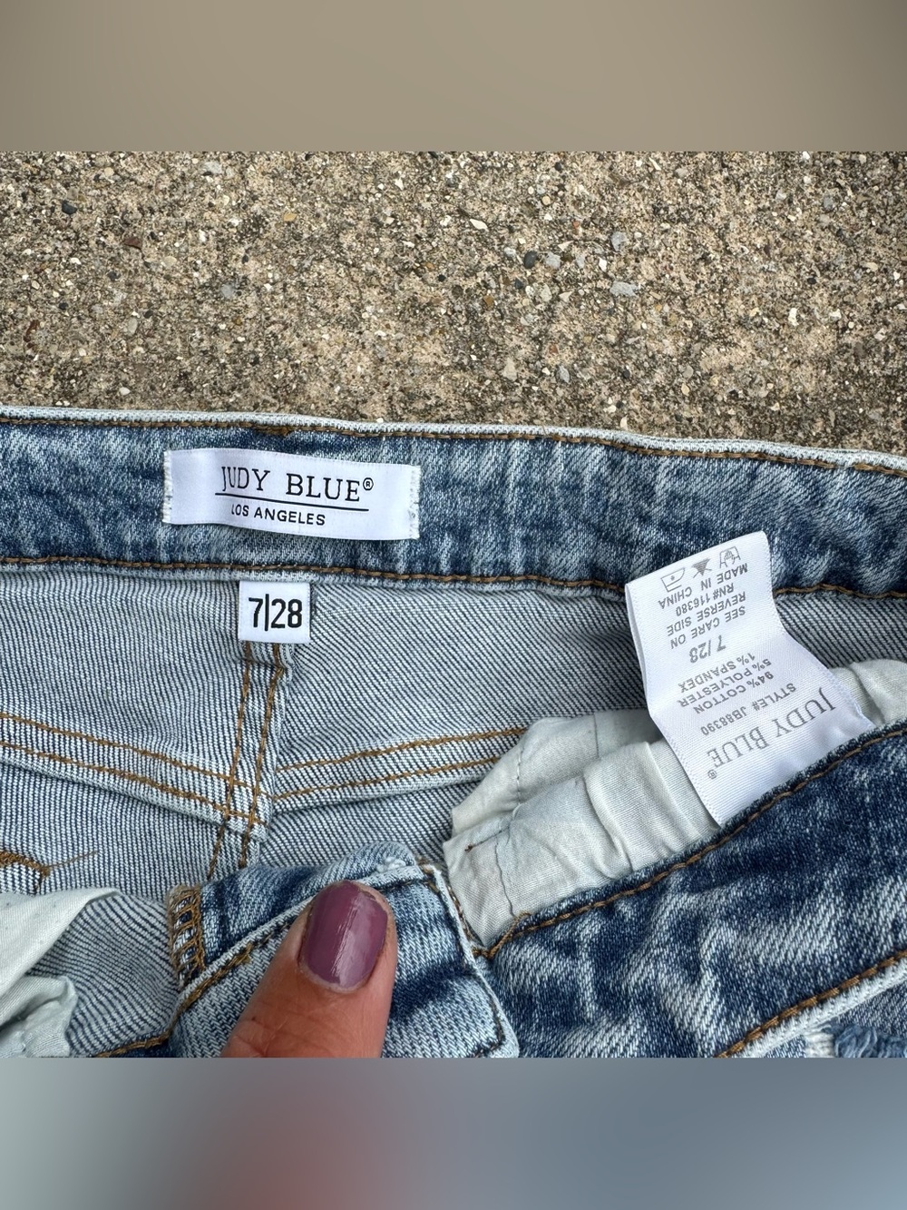Judy Blue Distressed Cropped Jeans Size 7 / 28 - Picture 4 of 6